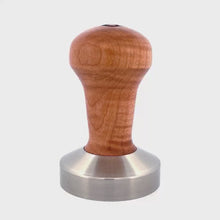 Load and play video in Gallery viewer, Signature Handle in Western Maple - Ribbon
